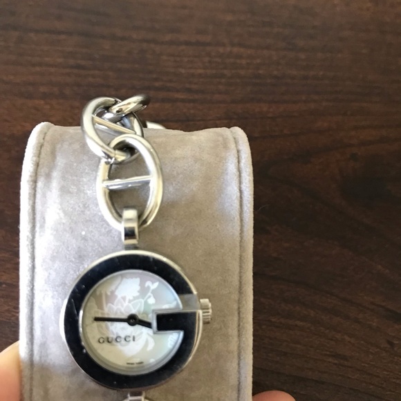 *Timeless Elegant Gucci SS Charms Bracelet Watch* - Picture 6 of 8